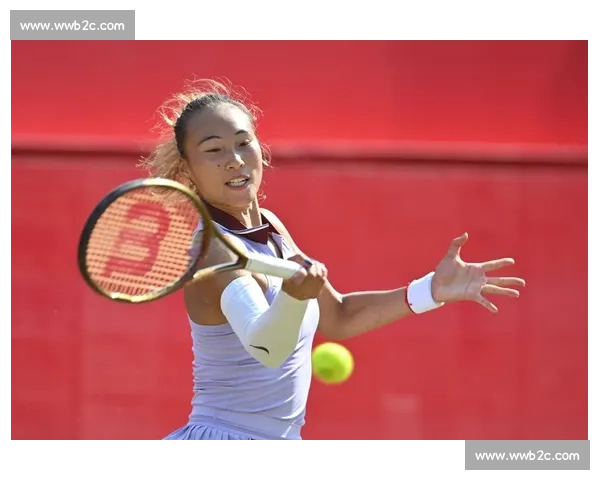 郑钦文勇夺2025年网球赛冠军展现中国新一代网球明星风采